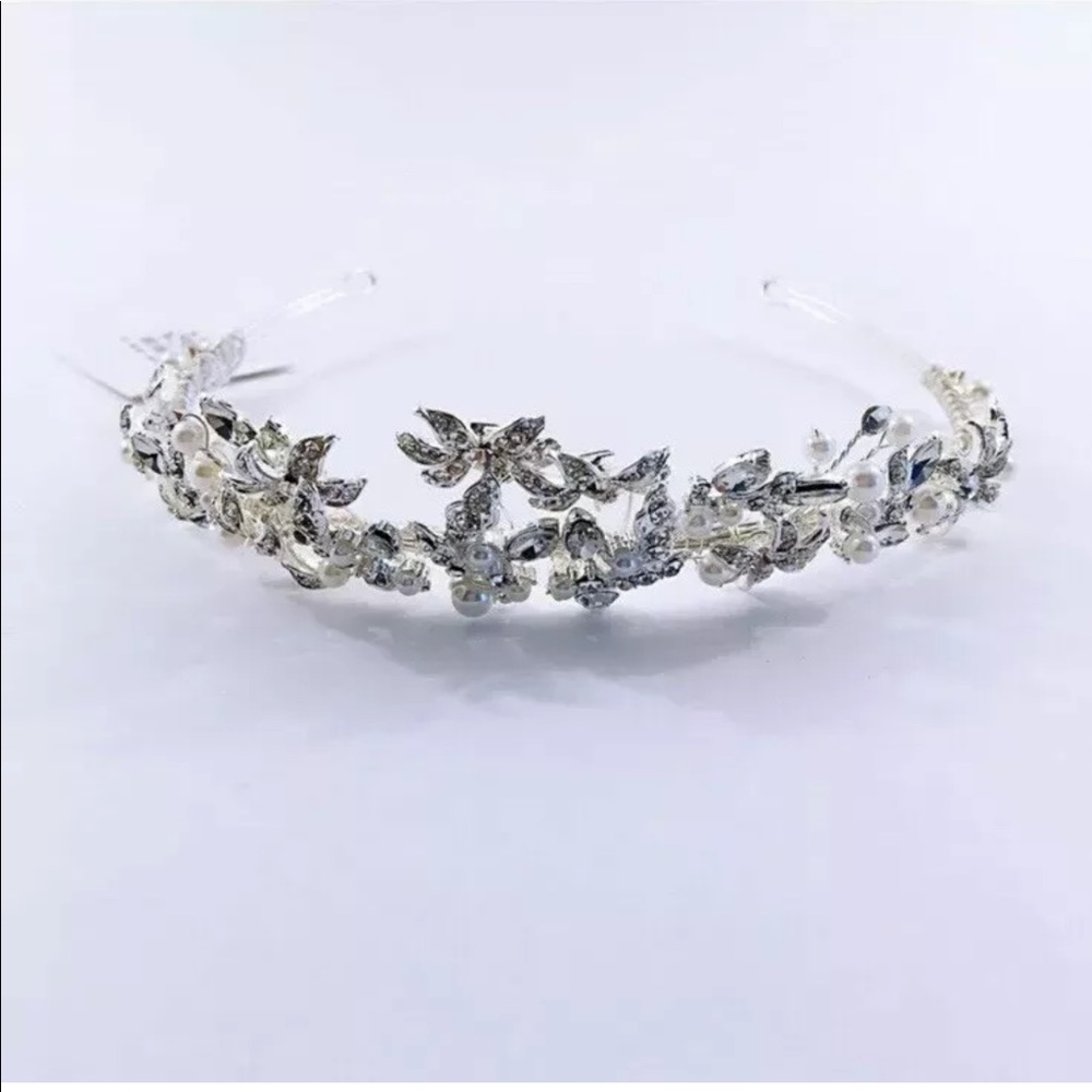 EUC David’s Bridal Silver Crystal & Pearl Tiara